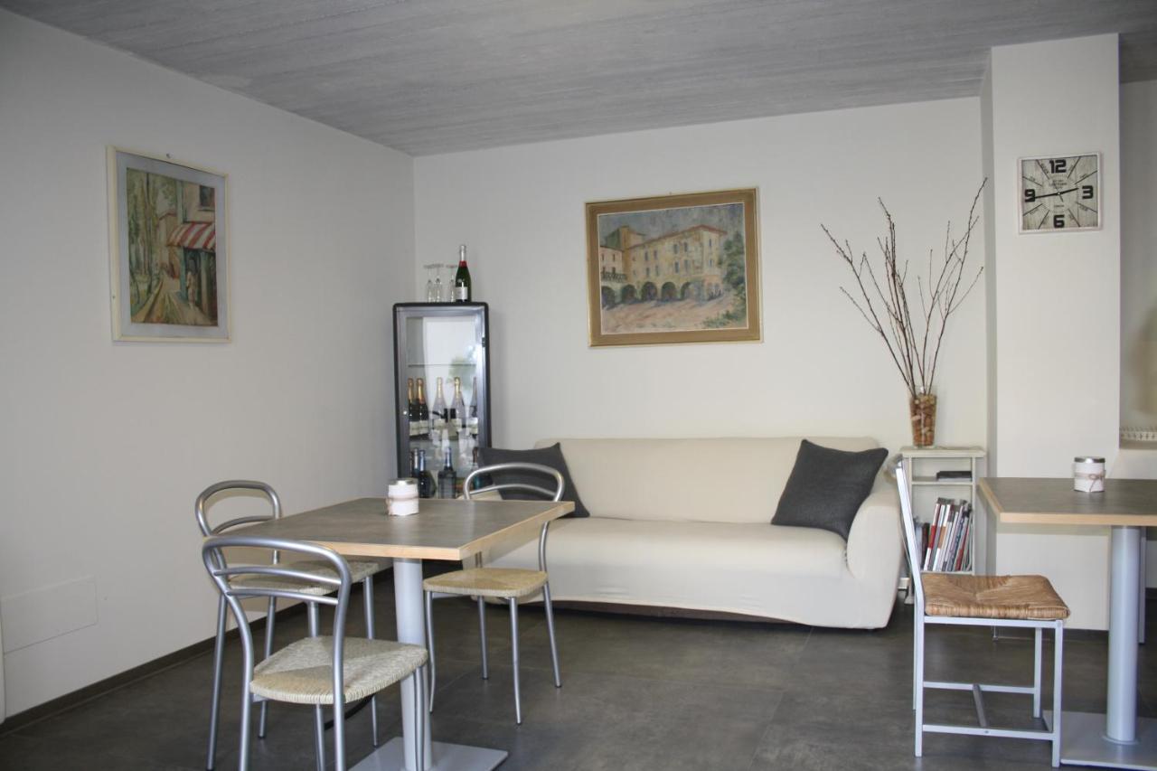 パッシラーノ Cascina San Martino Bed & Breakfast エクステリア 写真